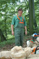 Click to see it big Ich mit Kettensäge, Impression aus dem Wald